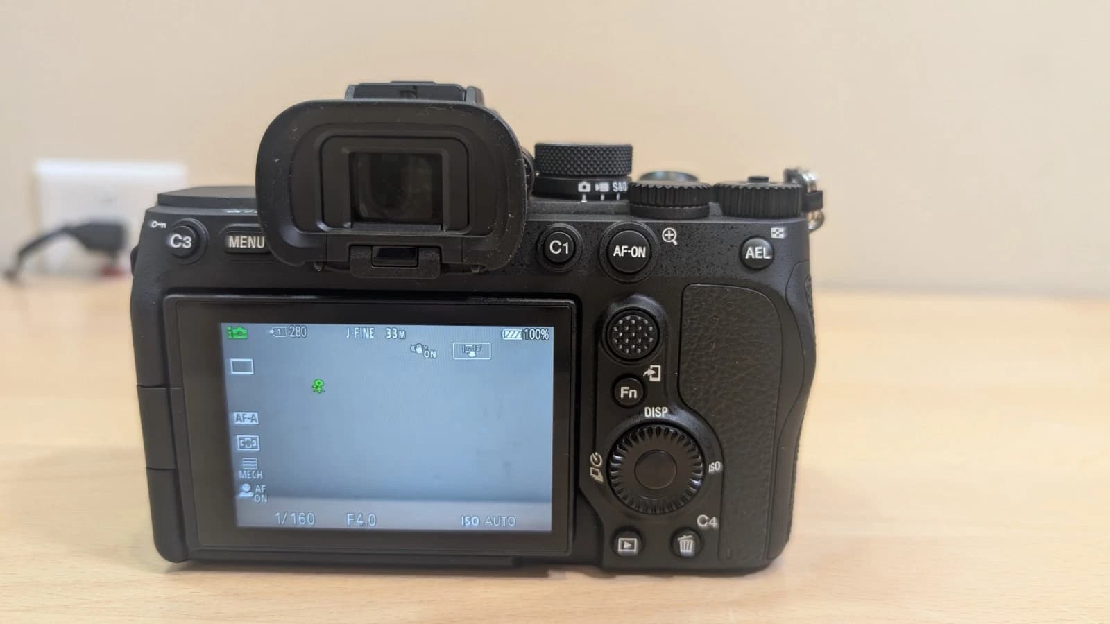 Sony Alpha A7 IV 33MP Mirrorless Digital Camera + 28-70mm OSS Shutter count 547 thumbnail 13